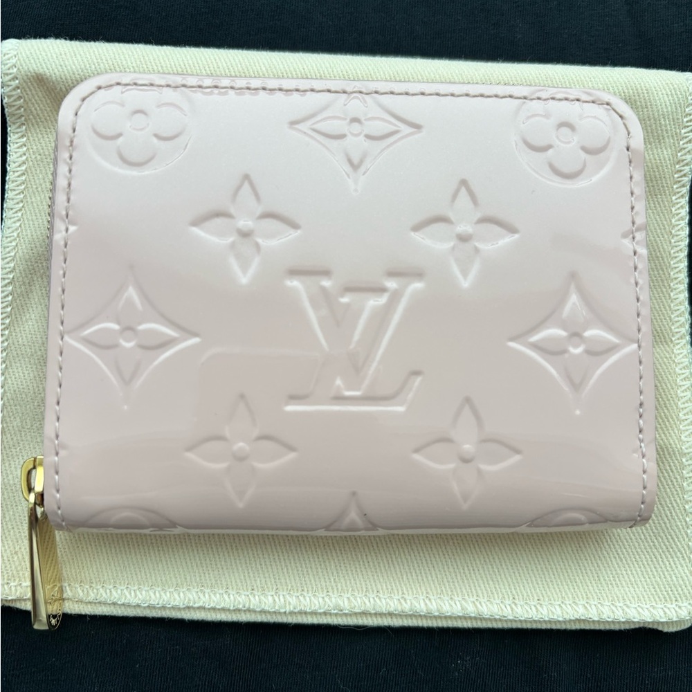 Authentic Louis Vuitton, zippy coin purse, Vernis- Rose ballerine